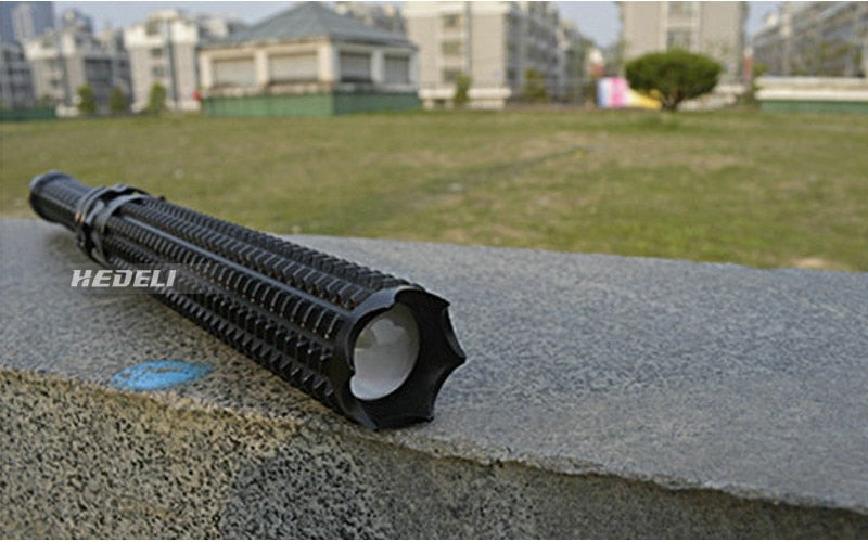 LANTERNA TÁTICA AUTO DEFESA